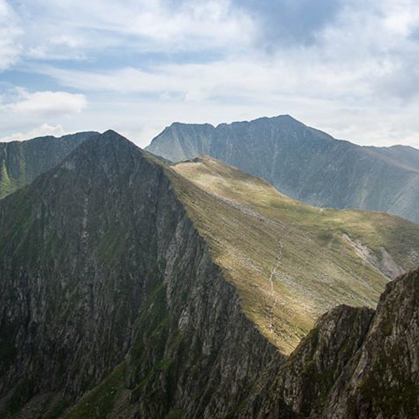 vârfuri de peste 2.500